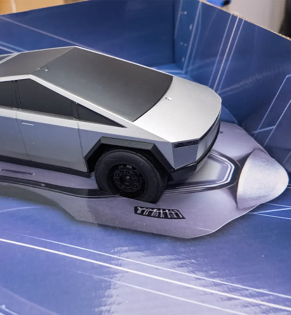 Scale: 1:14 Large Scale Drive System: 4x4 (4-Wheel Drive) Frequency: 27MHz 4-Channel Control Design: Futuristic "Cyberpunk" geometric aesthetic with metallic silver finish. Special Features: Integrated LED front light bar, rugged off-road tires, and realistic 4x4 suspension. 